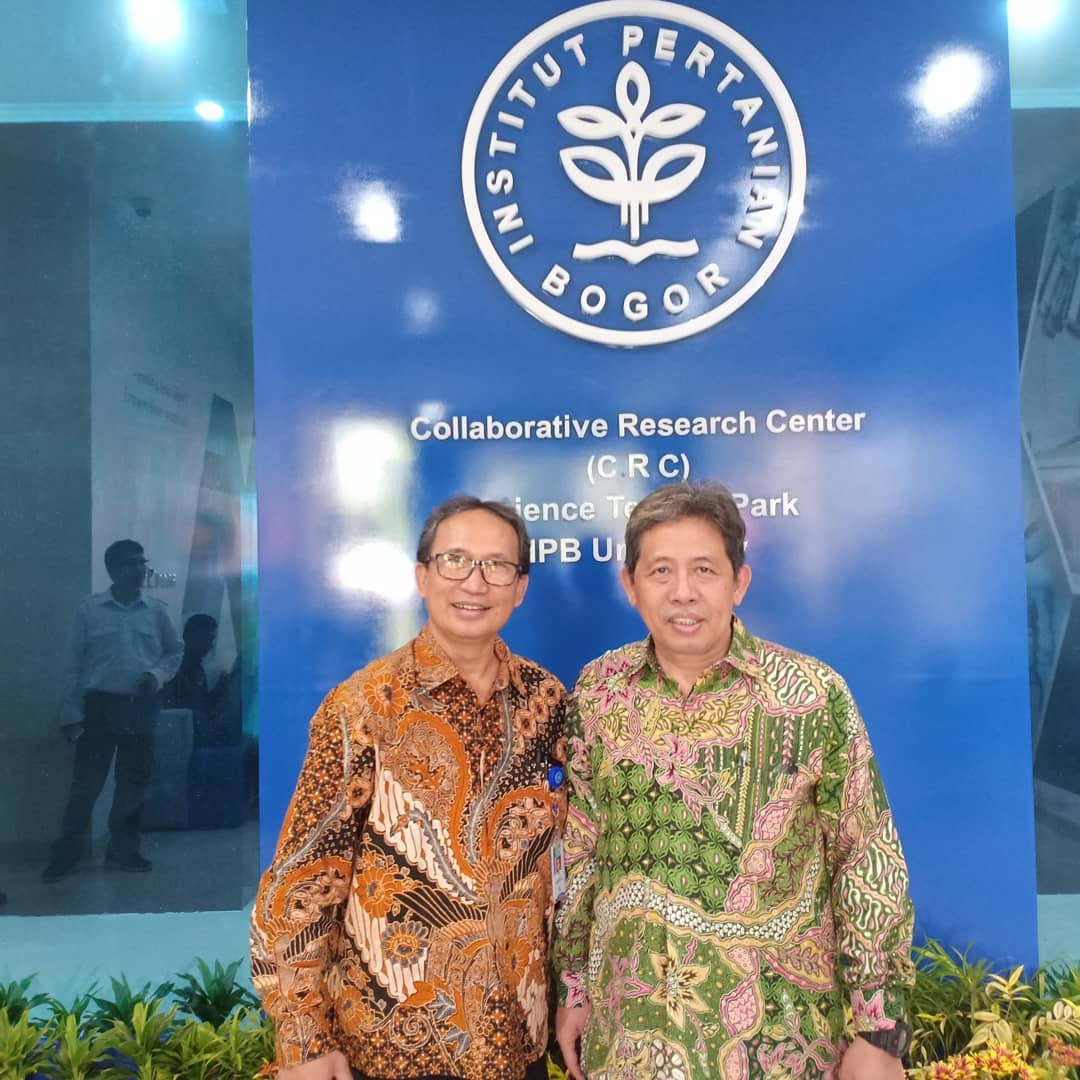 Menghadiri peresmian Gedung Collaboratiave Research Center dan Science Techno Park