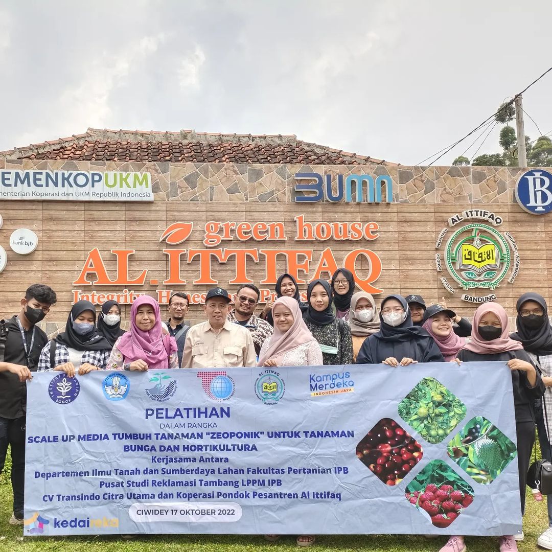 Pelatihan "Scale up media tumbuh tanaman "ZEOPONIK" untuk tanaman Bunga dan Hortikultura"